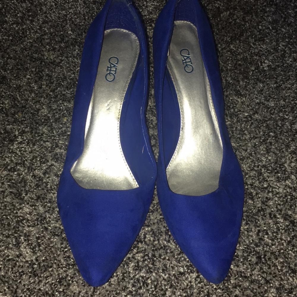 Blue swayed heels